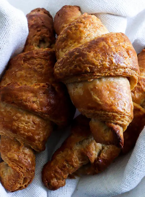 flaky + buttery croissants.
