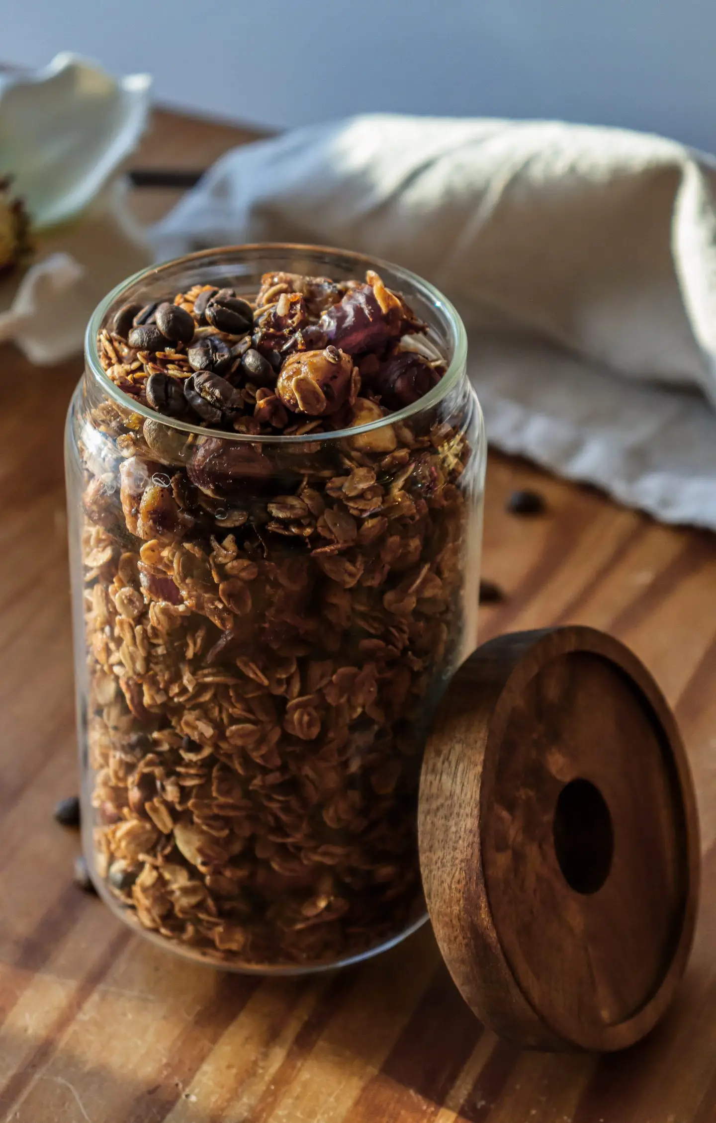 Rise & Shine Granola with Coffee and Cacao on www.thedanareneeway.com