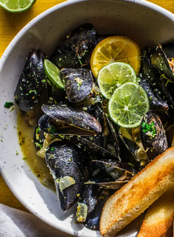 Mojo Mussels with Lots of Garlic